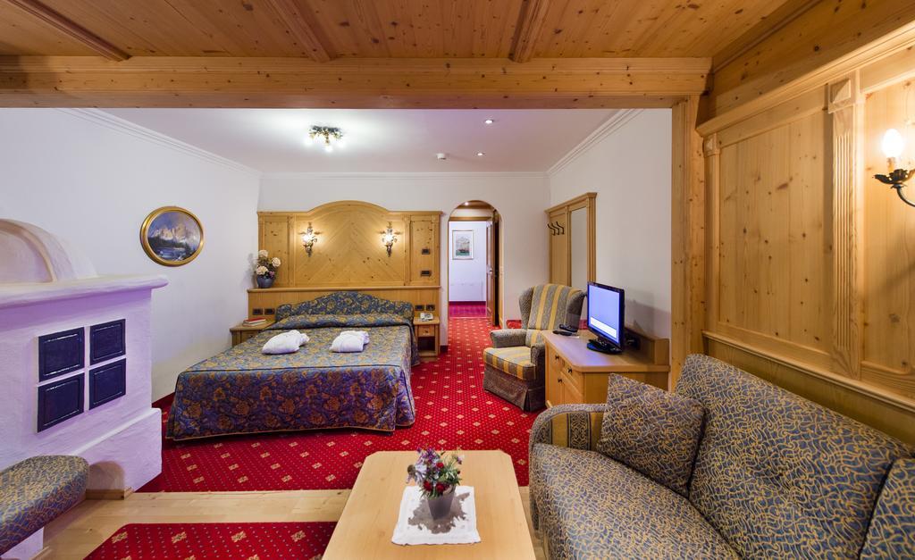 Alpen Hotel Corona Виго-ди-Фасса Экстерьер фото